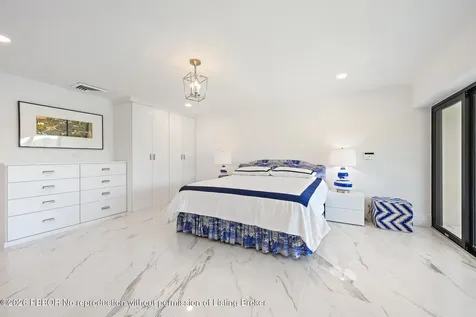 2435 Presidential Way West Palm Beach FL 33401