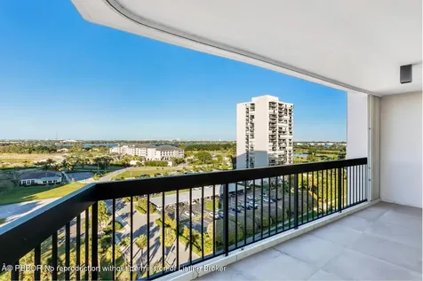 2425 Presidential Way West Palm Beach FL 33401