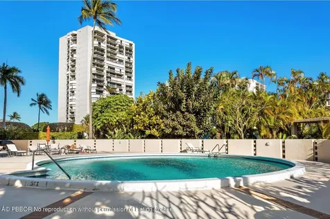 2425 Presidential Way West Palm Beach FL 33401
