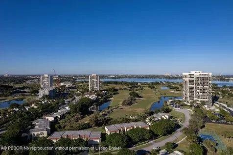 2425 Presidential Way West Palm Beach FL 33401
