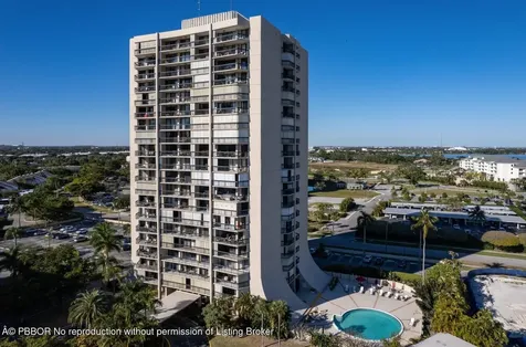 2425 Presidential Way West Palm Beach FL 33401