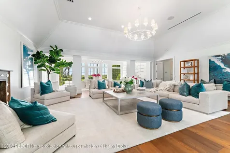 43 N Beach Road Jupiter Island FL 33455