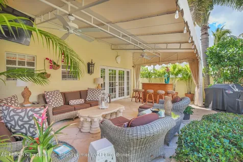 3213 Vincent Road West Palm Beach FL 33405