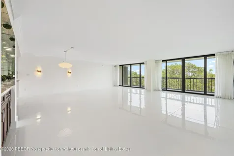 2450 Presidential Way West Palm Beach FL 33401