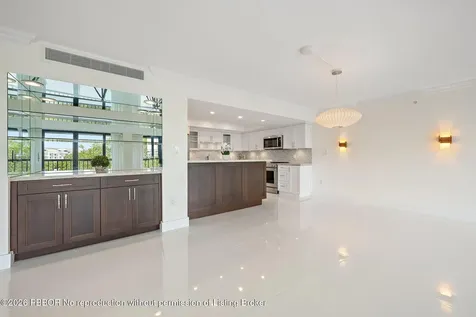 2450 Presidential Way West Palm Beach FL 33401