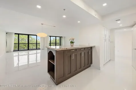 2450 Presidential Way West Palm Beach FL 33401