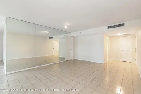 2000 Presidential Way West Palm Beach FL 33401
