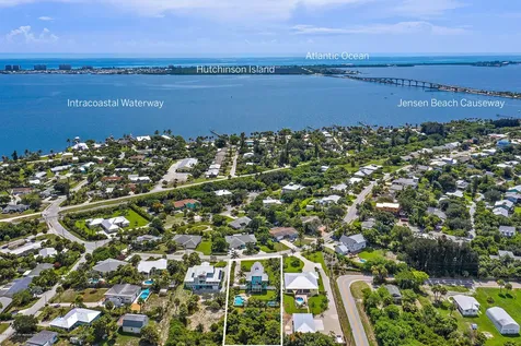 4492 NE Skyline Drive Jensen Beach FL 34957