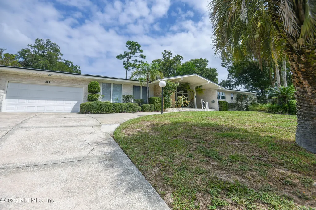 1829 Woodleigh Drive W Jacksonville FL 32211