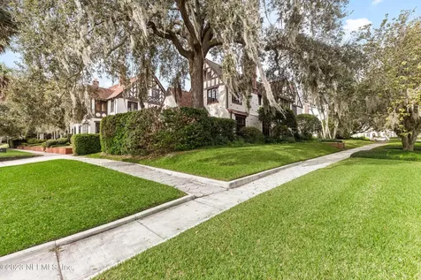 1816 Avondale Circle Jacksonville FL 32205