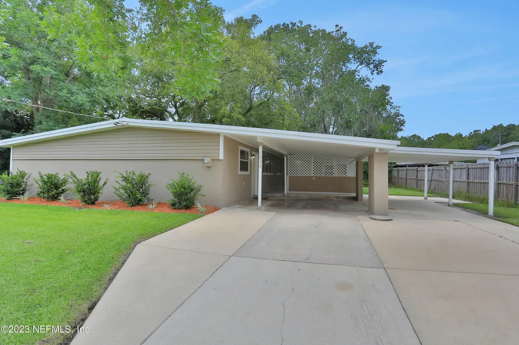 7048 Cherbourg Avenue N Jacksonville FL 32205