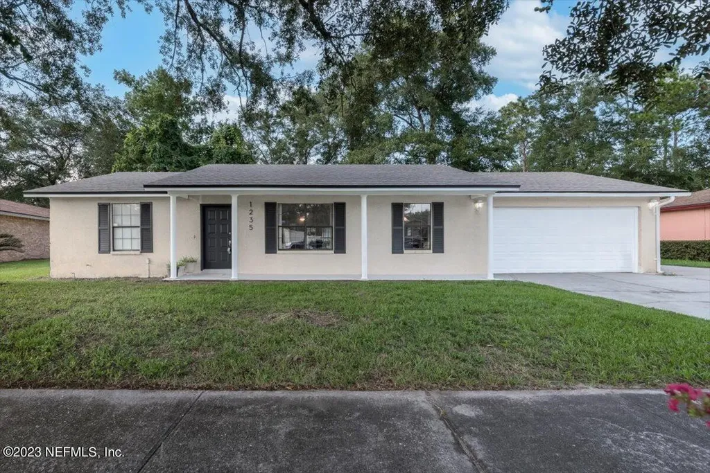 1235 Squirrel Lane N Jacksonville FL 32218