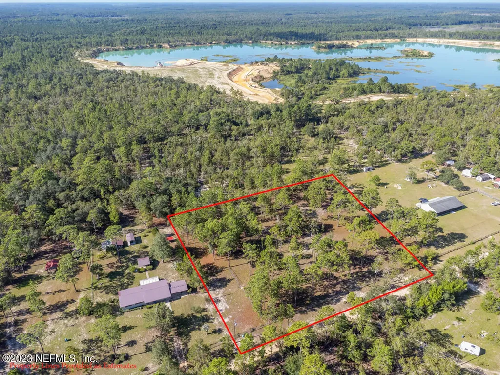 115 Cornelio Alley Interlachen FL 32148