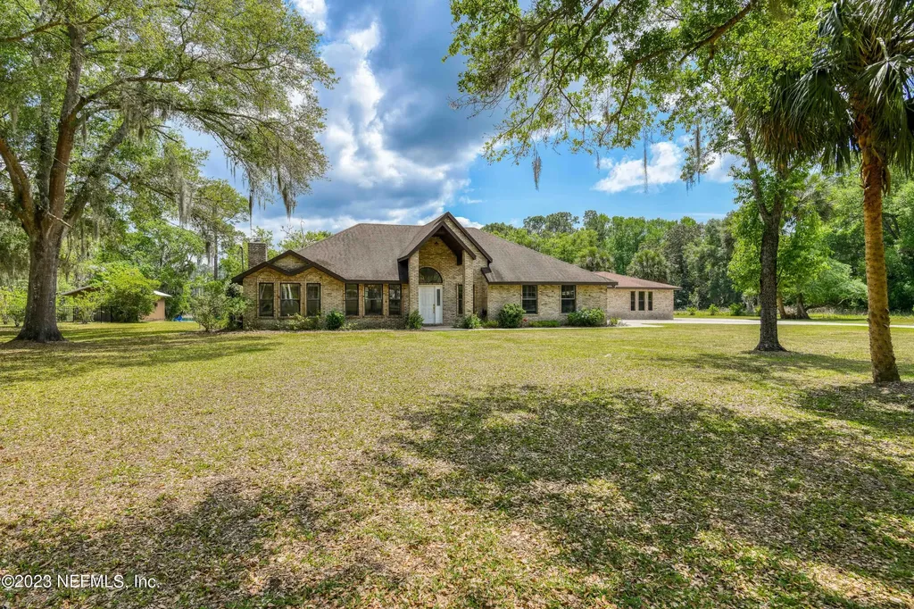 210 Lake Como Drive Pomona Park FL 32181