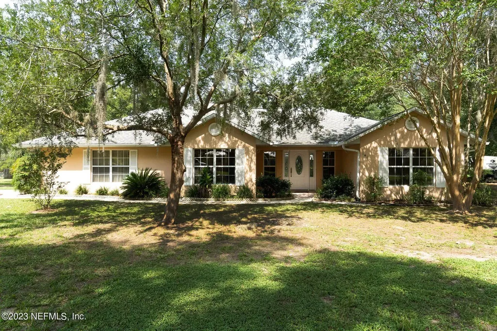 141 Round Lake Circle Palatka FL 32177