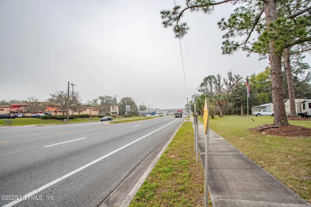 6004 SE Us 301 Hawthorne FL 32640