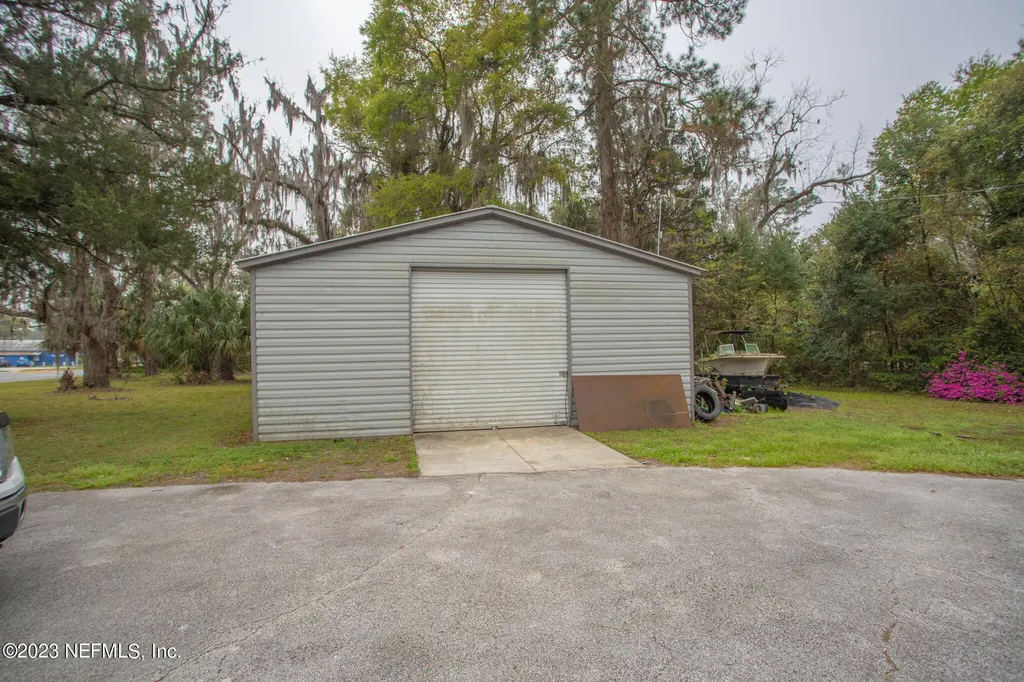 6004 SE Us 301 Hawthorne FL 32640