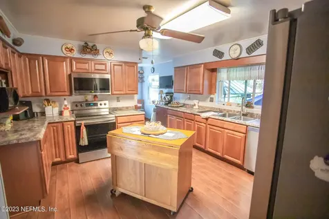 6004 SE Us 301 Hawthorne FL 32640