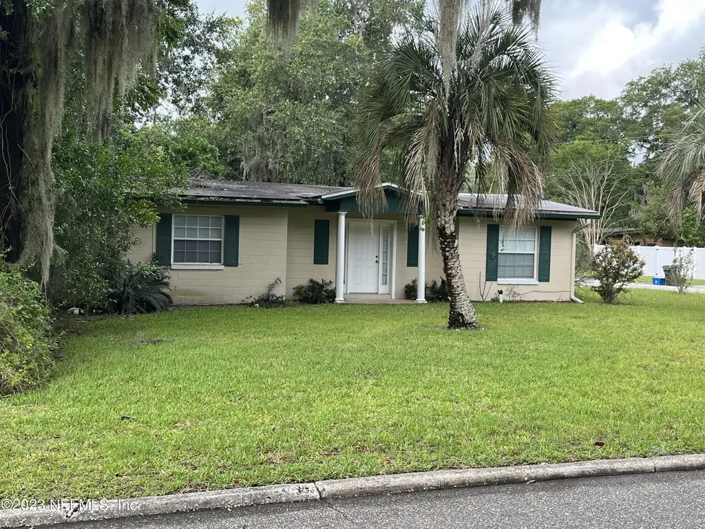 827 N Pine Avenue Green Cove Springs FL 32043
