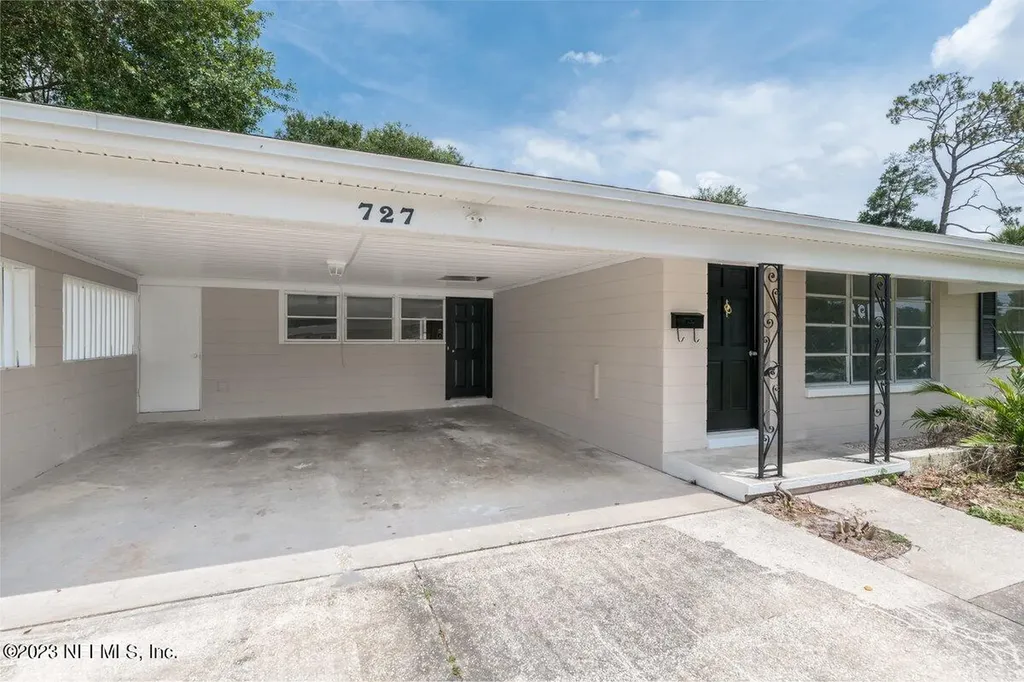 727 Antigua Road Jacksonville FL 32216