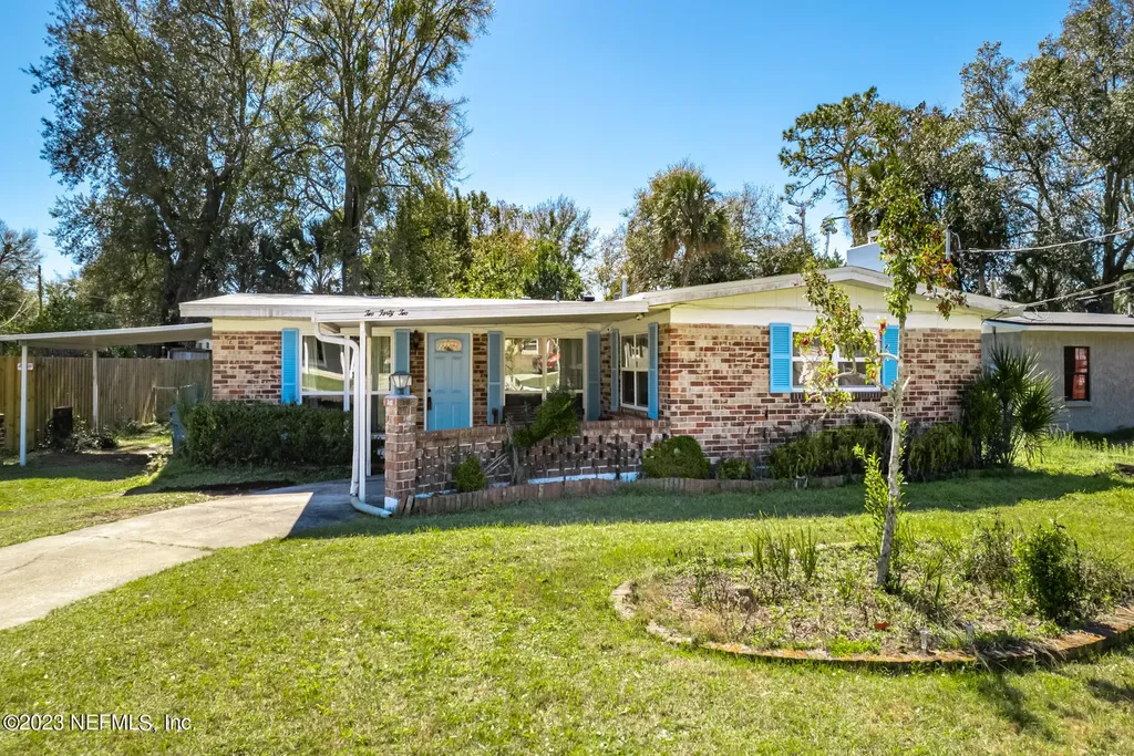 242 Renne Drive N Jacksonville FL 32218
