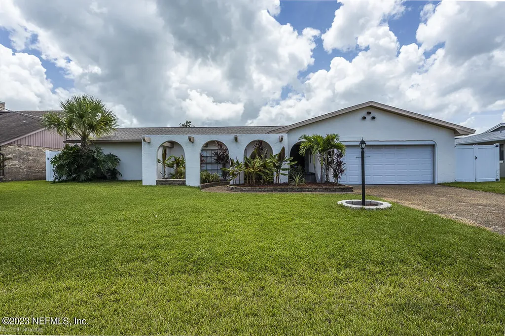 24 Claridge Court N Palm Coast FL 32137