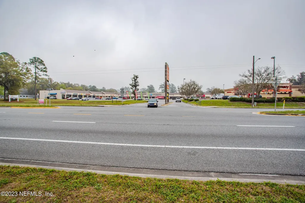 6004 SE Us 301 Hawthorne FL 32640