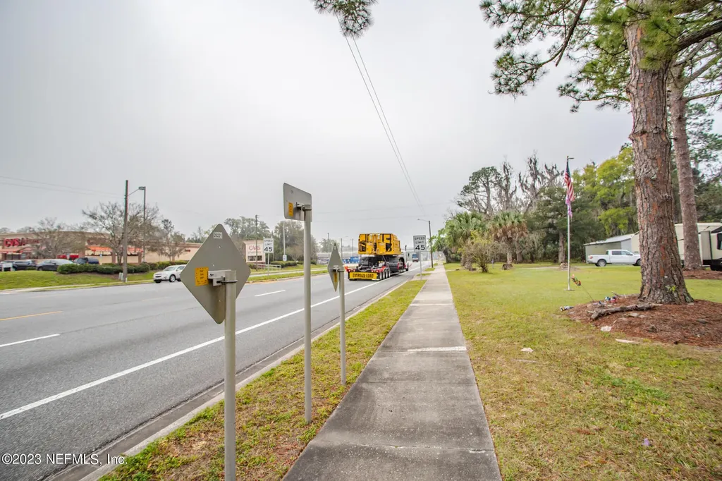 6004 SE Us 301 Hawthorne FL 32640