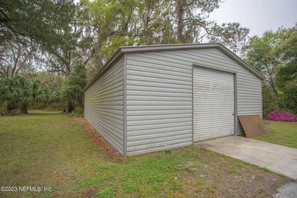 6004 SE Us 301 Hawthorne FL 32640
