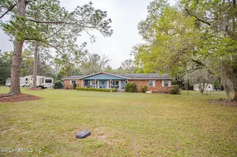 6004 SE Us 301 Hawthorne FL 32640