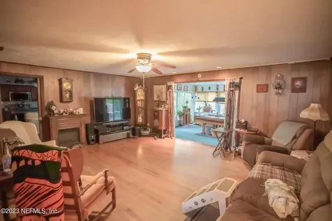 6004 SE Us 301 Hawthorne FL 32640