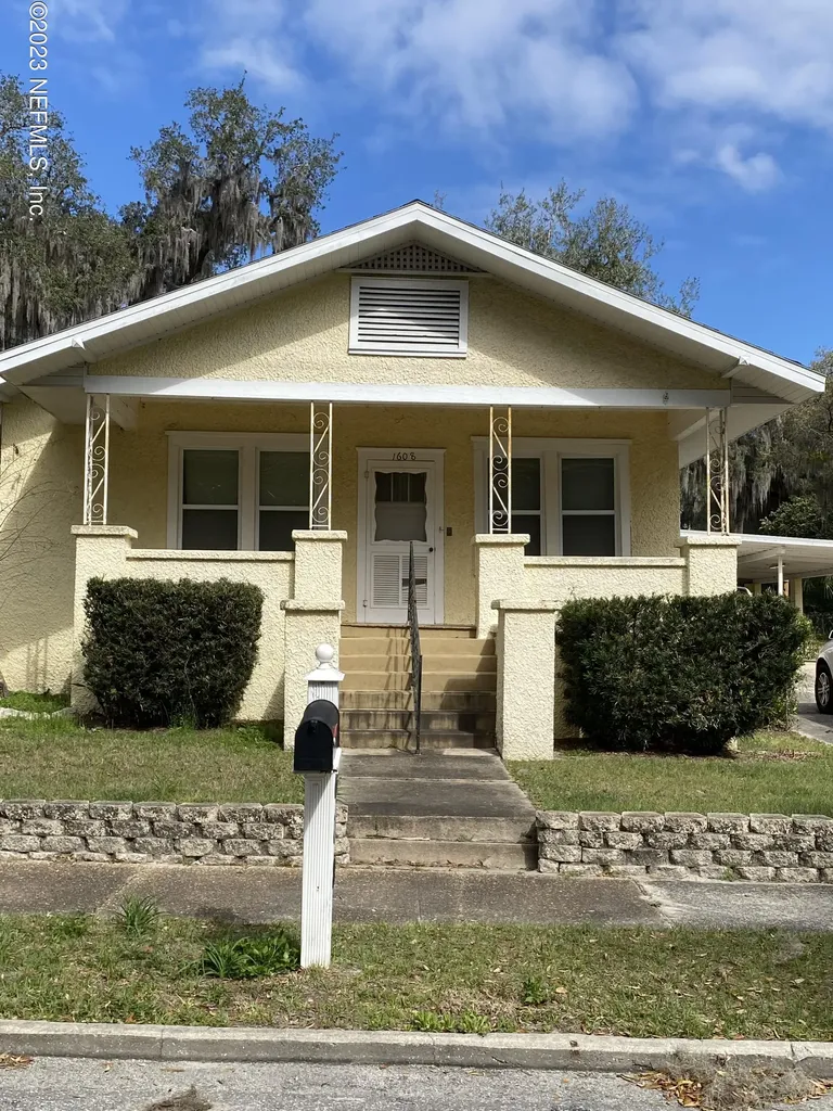 1608 President Street Palatka FL 32177