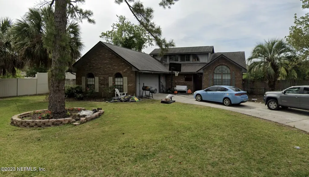 387 Misty Hollow Drive W Jacksonville FL 32225