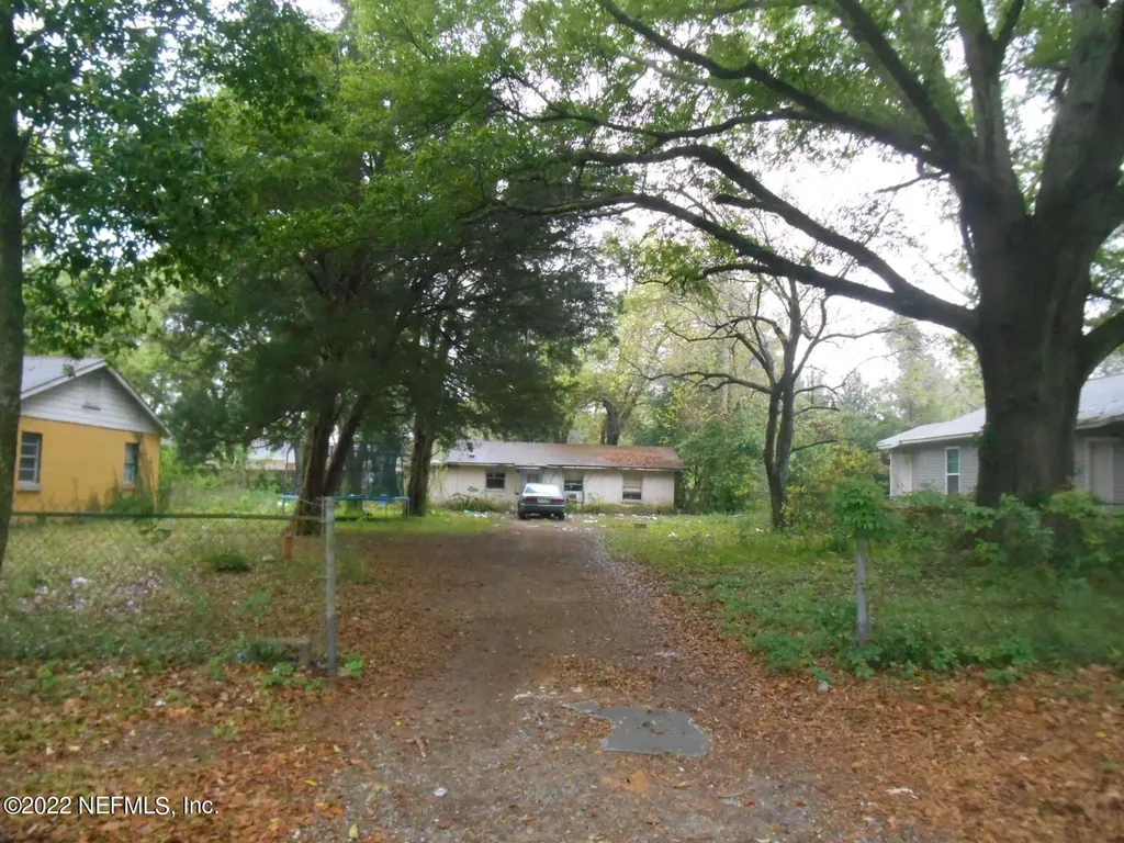 2203 W Lakeview Avenue Pensacola FL 32505