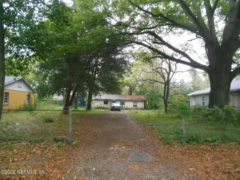 2203 W Lakeview Avenue Pensacola FL 32505