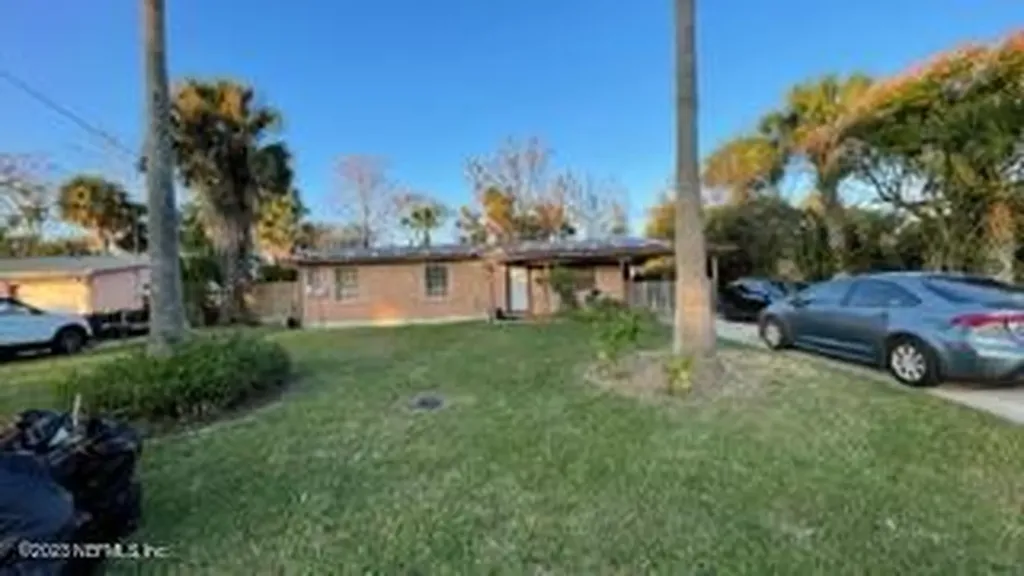 35 Saratoga Circle N Atlantic Beach FL 32233