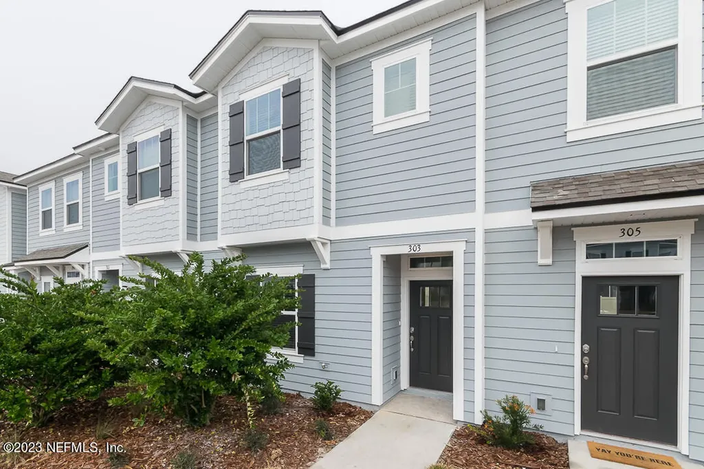 303 Annies Place Jacksonville FL 32218