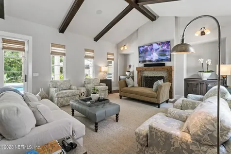 5086 Commissioners Drive Jacksonville FL 32224