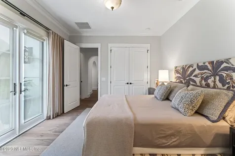 5086 Commissioners Drive Jacksonville FL 32224