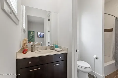 5086 Commissioners Drive Jacksonville FL 32224
