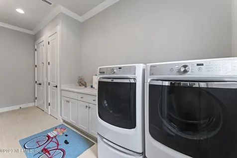 5086 Commissioners Drive Jacksonville FL 32224
