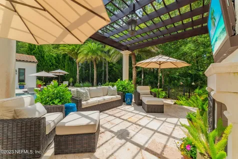 5086 Commissioners Drive Jacksonville FL 32224