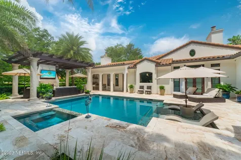 5086 Commissioners Drive Jacksonville FL 32224