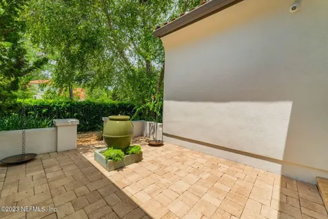 5086 Commissioners Drive Jacksonville FL 32224