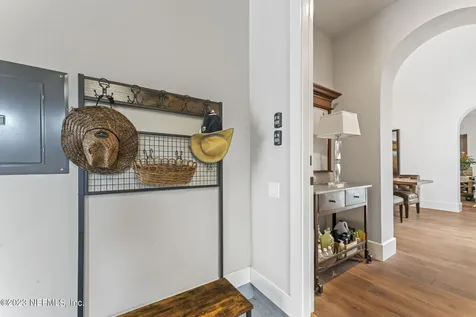 5086 Commissioners Drive Jacksonville FL 32224