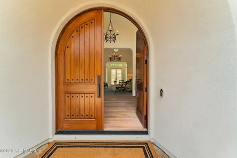 5086 Commissioners Drive Jacksonville FL 32224