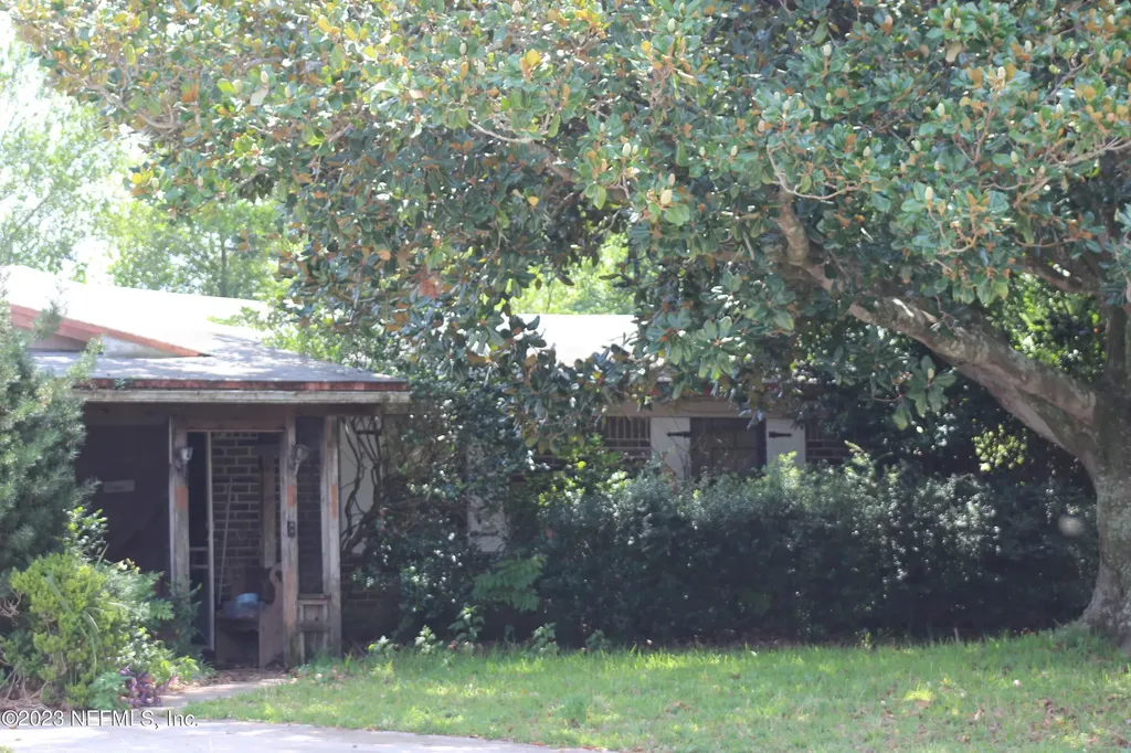 51 Saratoga Circle N Atlantic Beach FL 32233