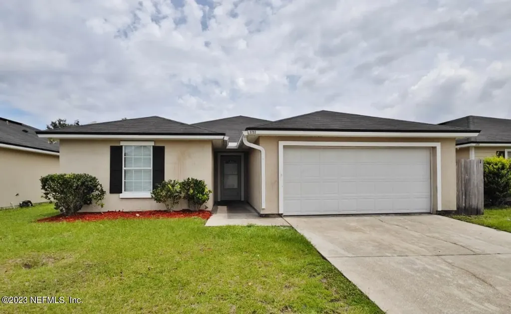 5753 Village Pond Circle Jacksonville FL 32222
