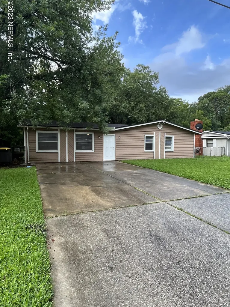 5166 Woodcrest Road Jacksonville FL 32205