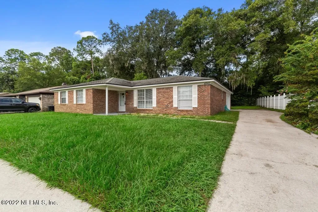 4942 Lofty Pines Circle W Jacksonville FL 32210